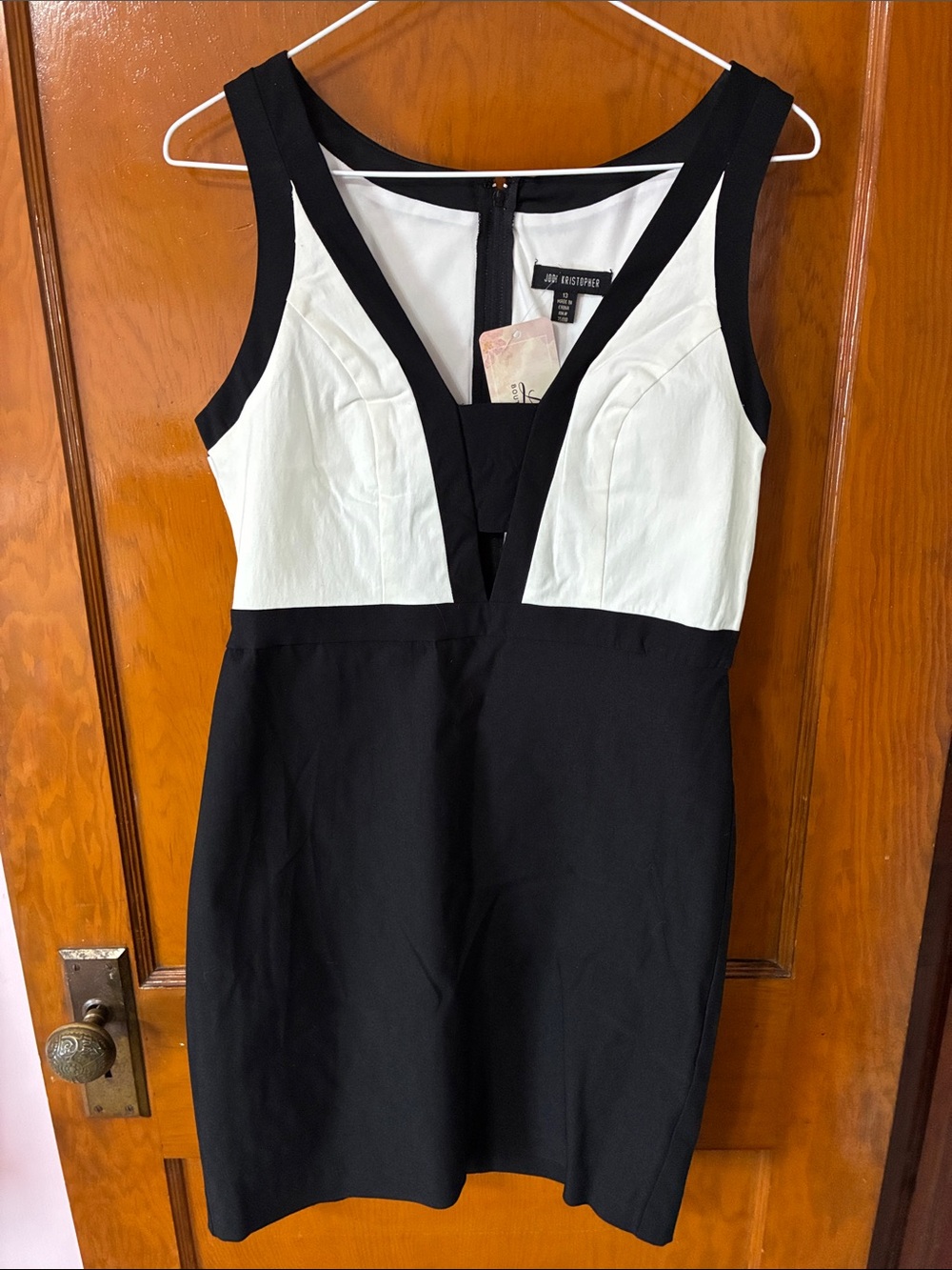 🎉 4/$25 NWT Jodi Christopher Brand Black & White Sleeveless V-Neck Sheath Dress